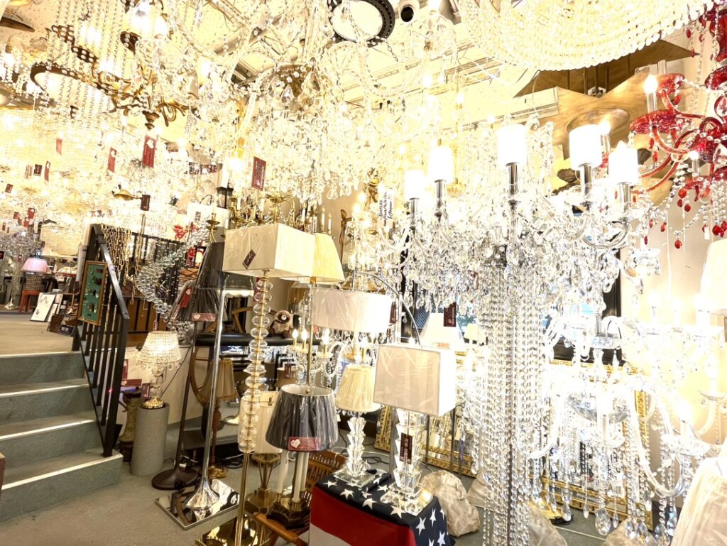 ニューヨーク発祥・創業60年・カスタムシャンデリア展示数日本一の