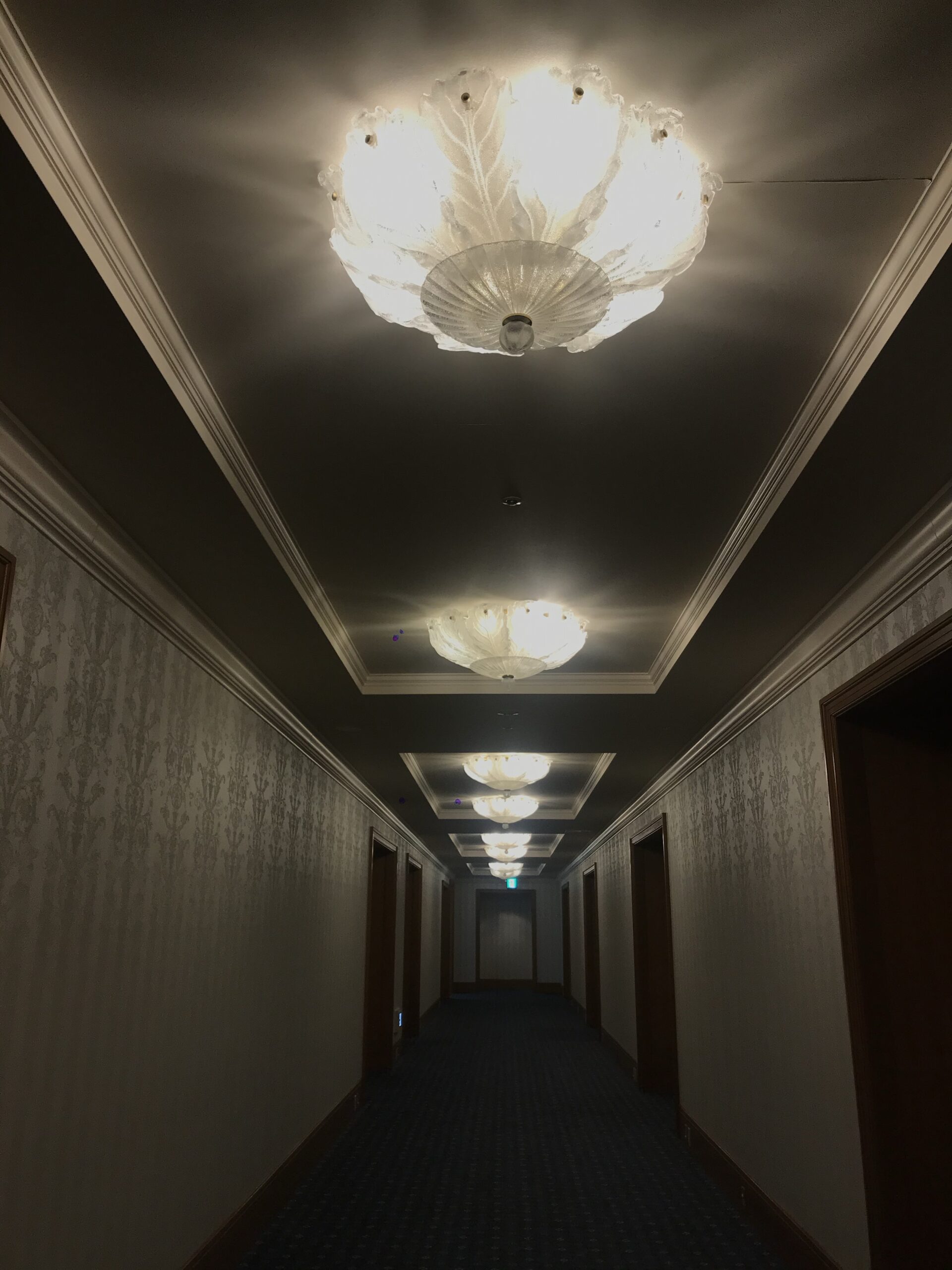 河原郁子NY・シャンデリア東京が実際にホワイトベネチアンガラスで特注製作したシャンデリアの事例の画像