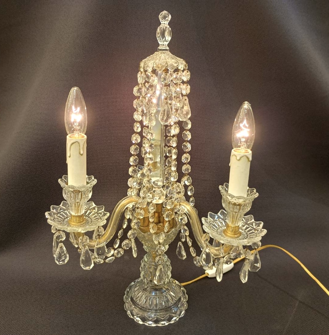 卓上に置くシャンデリア「テーブルランプ」の魅力とは？専門店が紹介