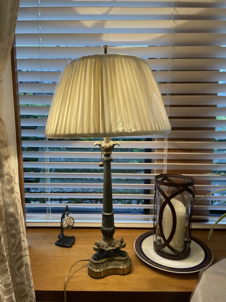 河原郁子NY・シャンデリア東京のランプシェードと、アンティークランプの修復の画像