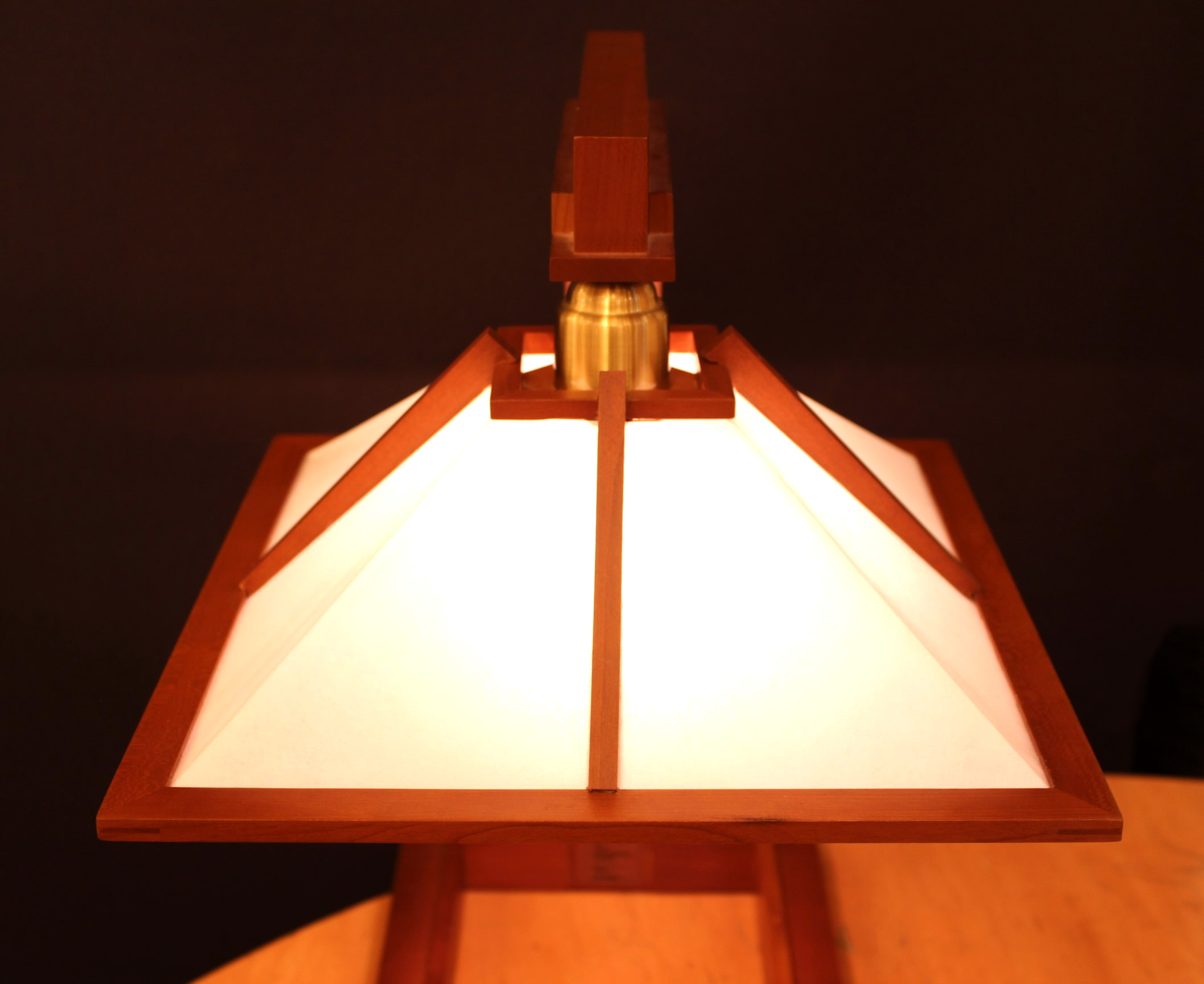 河原郁子NY・シャンデリア東京の和紙と特殊専用素材を使ったランプシェードの修復張替え事例の画像