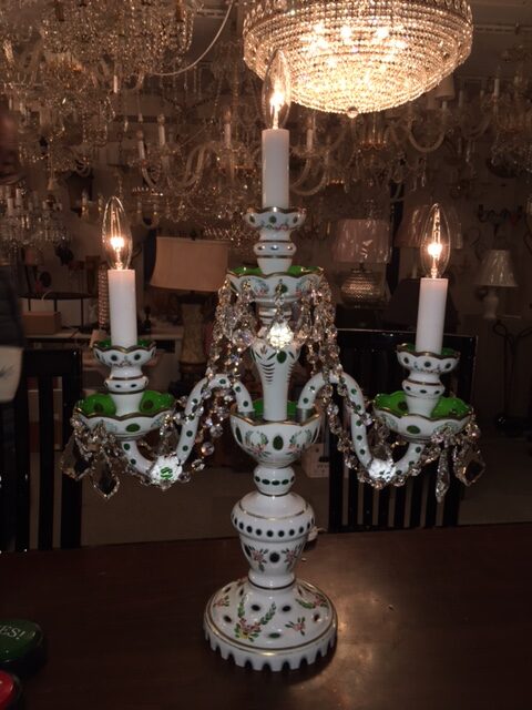 ムラノガラスで製作された特別なシャンデリ型のアンティークテーブルランプの修復と製作事例の画像