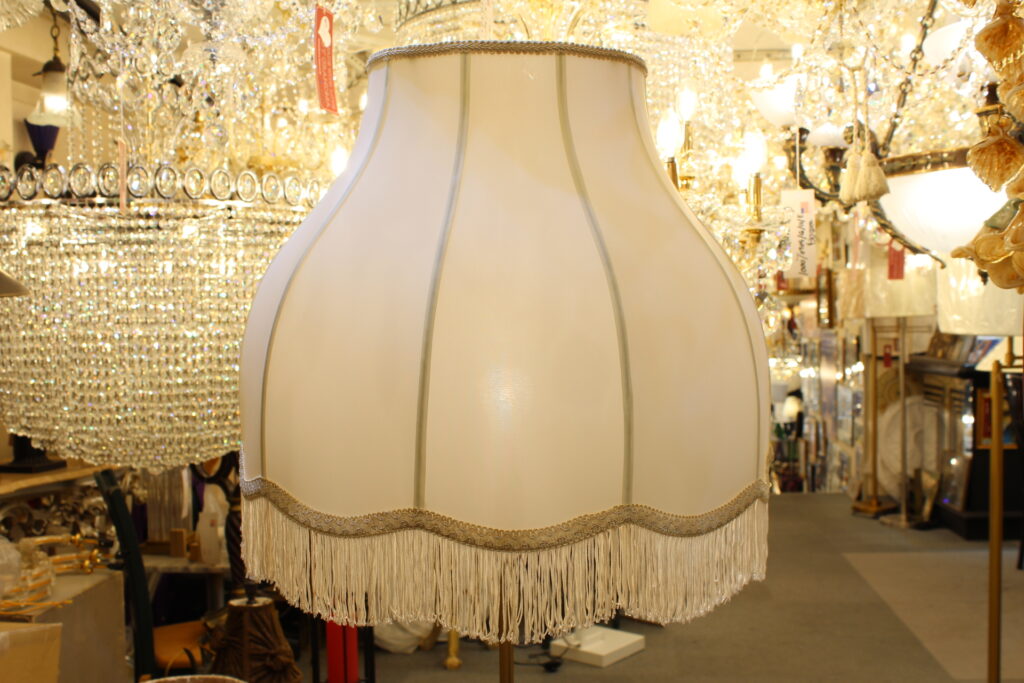 大型バナナランプシェードの張替え事例の画像