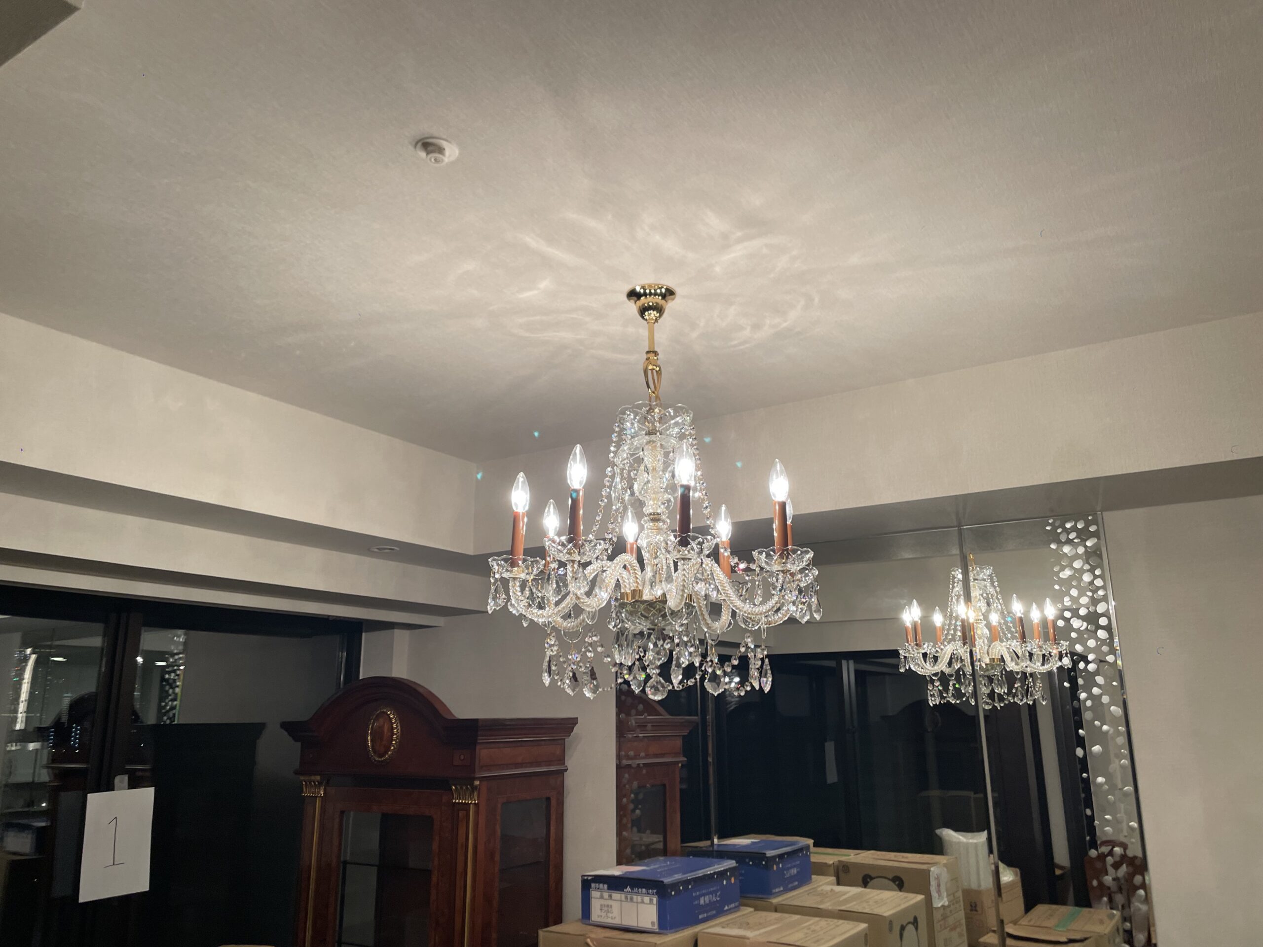 河原郁子NY・シャンデリア東京のEMPIREシャンデリアをお引越し先に設置したときの画像