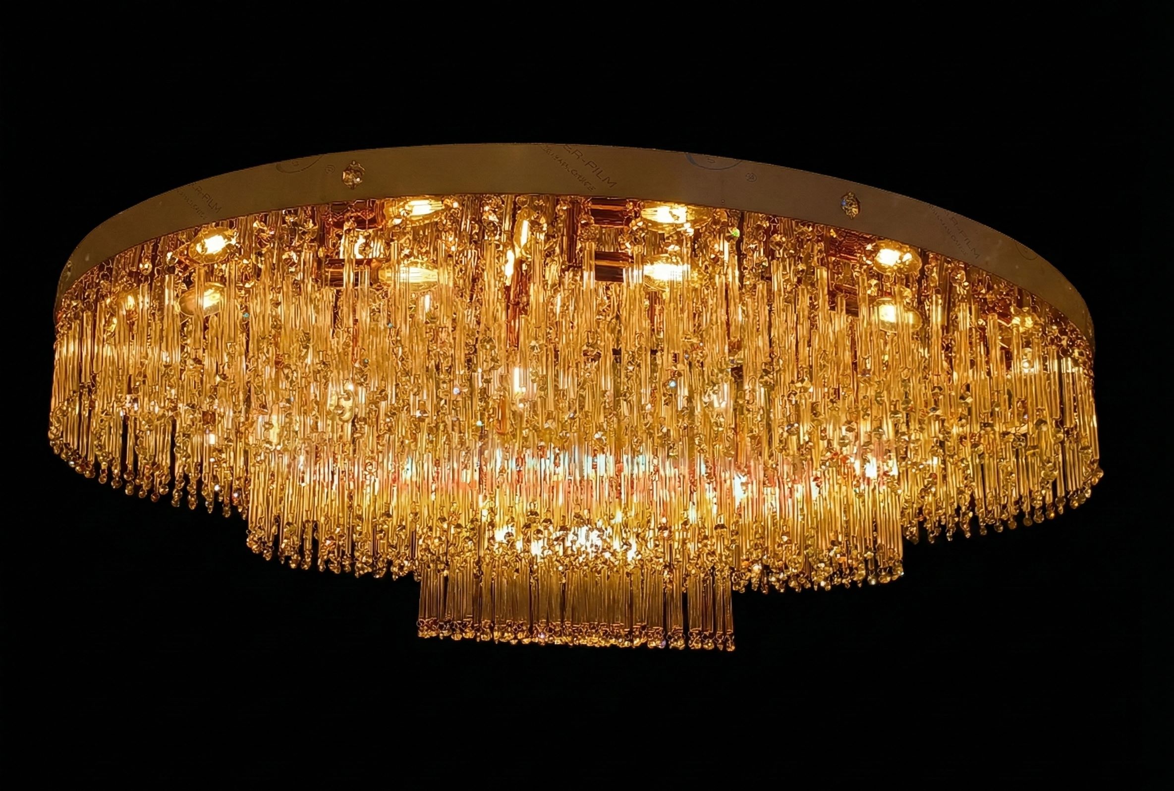 河原郁子NY・シャンデリア東京がオーダーメイドで特注製作した大型シャンデリアの画像