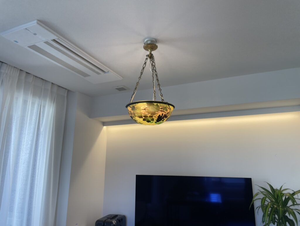 河原郁子NY・シャンデリア東京にご依頼いただいた貴重なアンティークガラスアートボールをカスタム照明に製作した写真