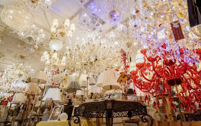 河原郁子NY・シャンデリア東京の国内最大級の展示数の専門ショールームの実際の画像