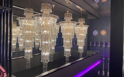 シャンデリアのレンタルで実際にフジテレビの湾岸スタジオに納品設置したときの画像