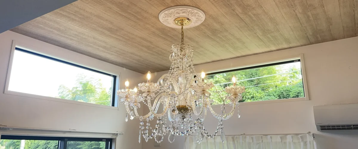 シャンデリアTOKYOが和室に導入したシャンデリアの画像